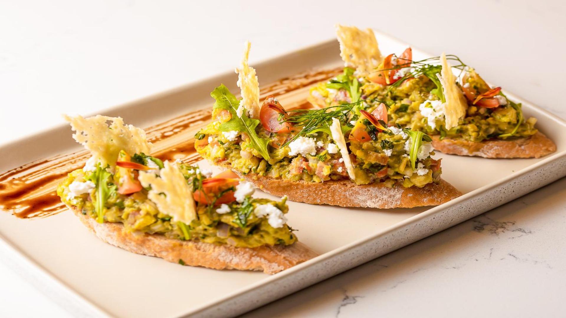 Novotel Mumbai International Airport Bagian luar foto Avocado toast