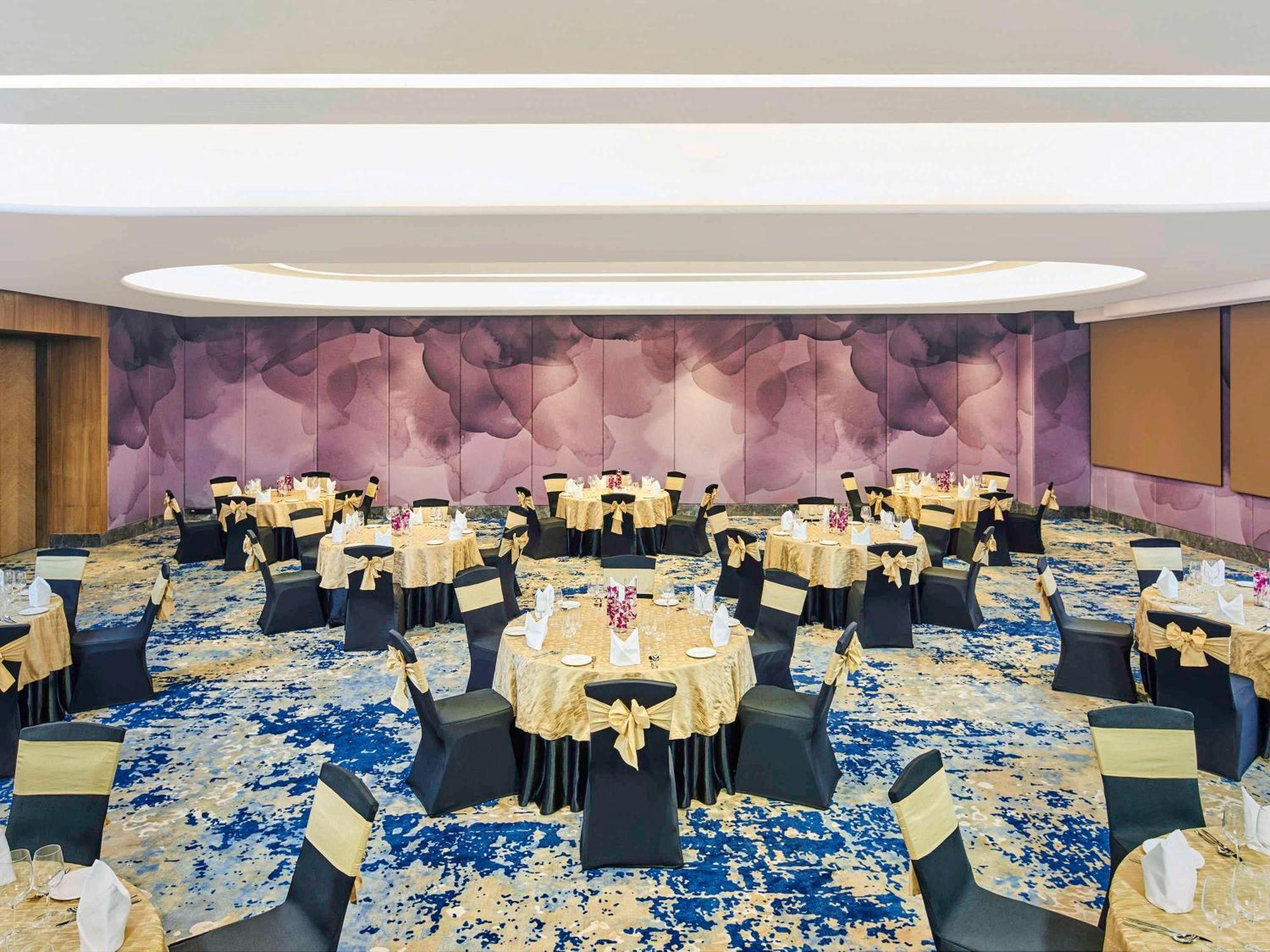 Novotel Mumbai International Airport Bagian luar foto The ballroom