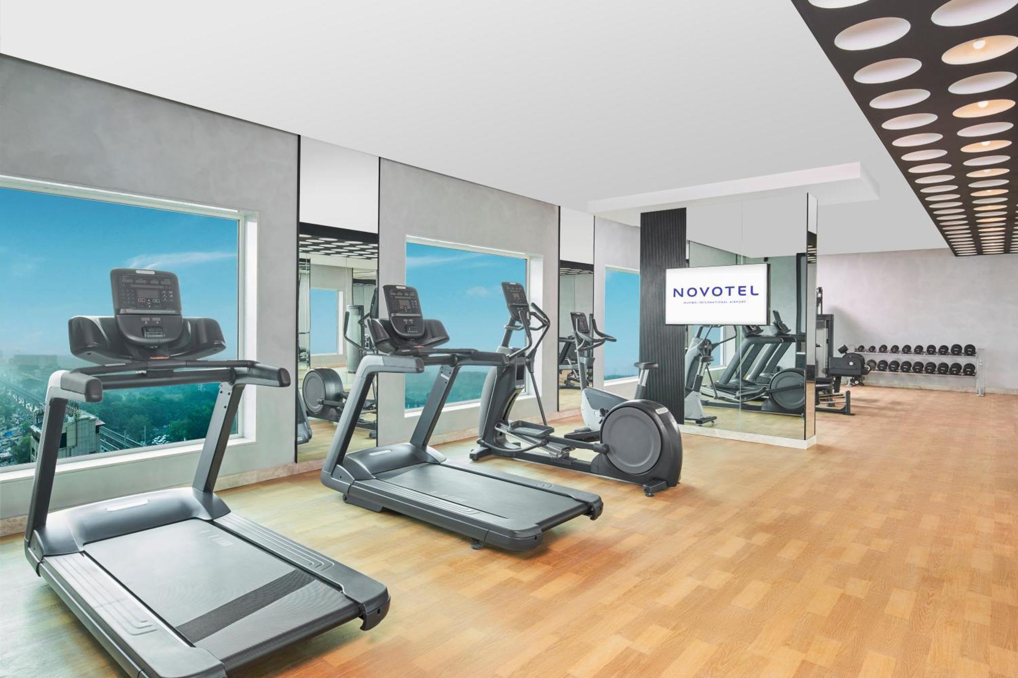 Novotel Mumbai International Airport Bagian luar foto A typical gym at a Novotel hotel