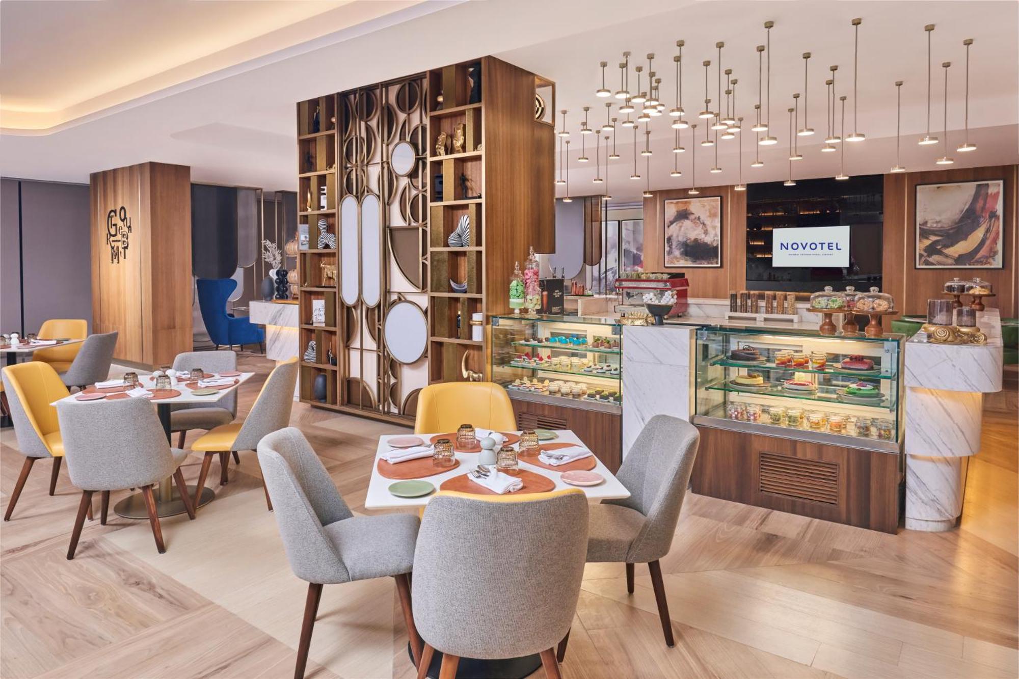 Novotel Mumbai International Airport Bagian luar foto The restaurant at Novotel London West