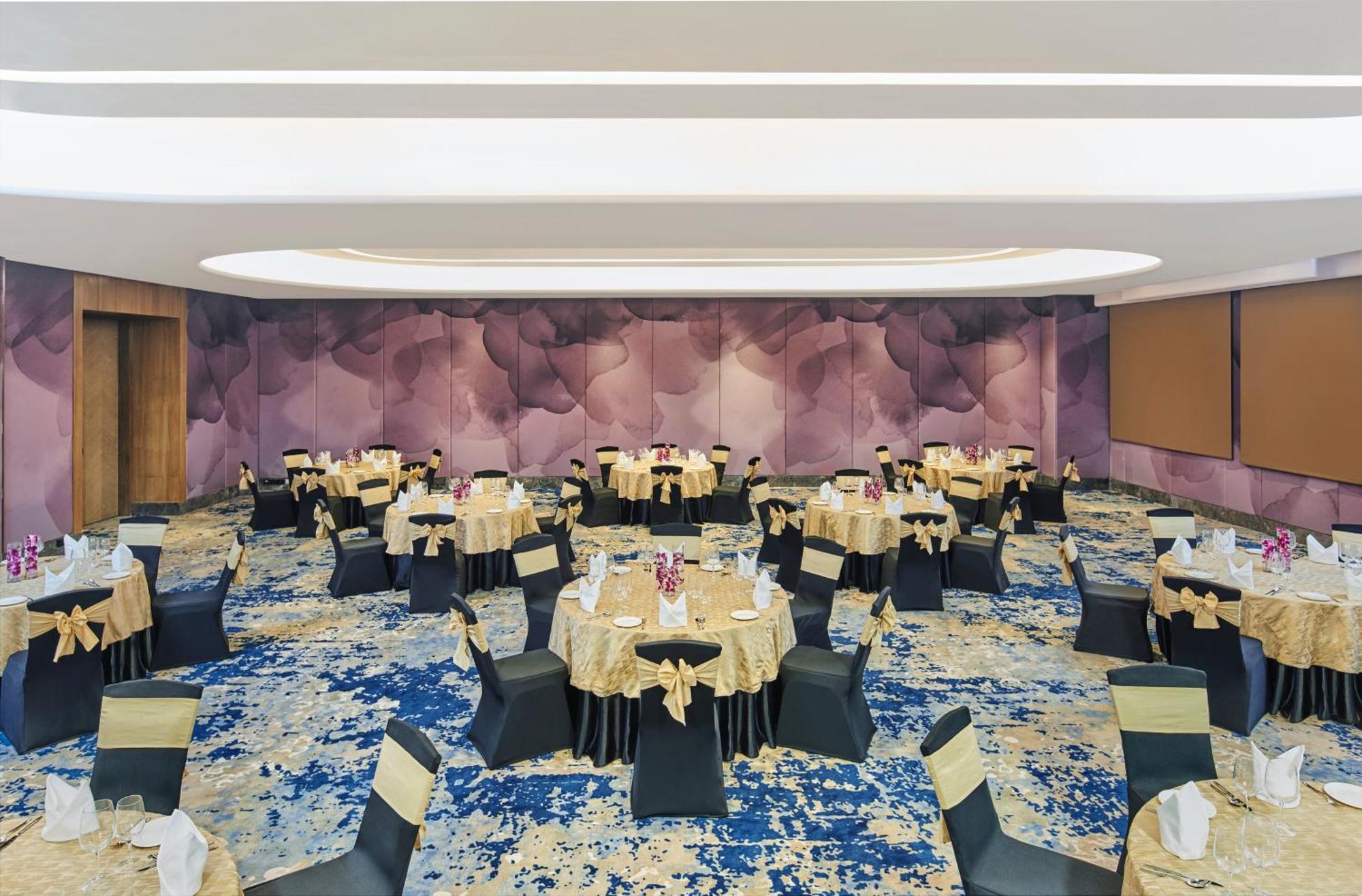 Novotel Mumbai International Airport Bagian luar foto The ballroom