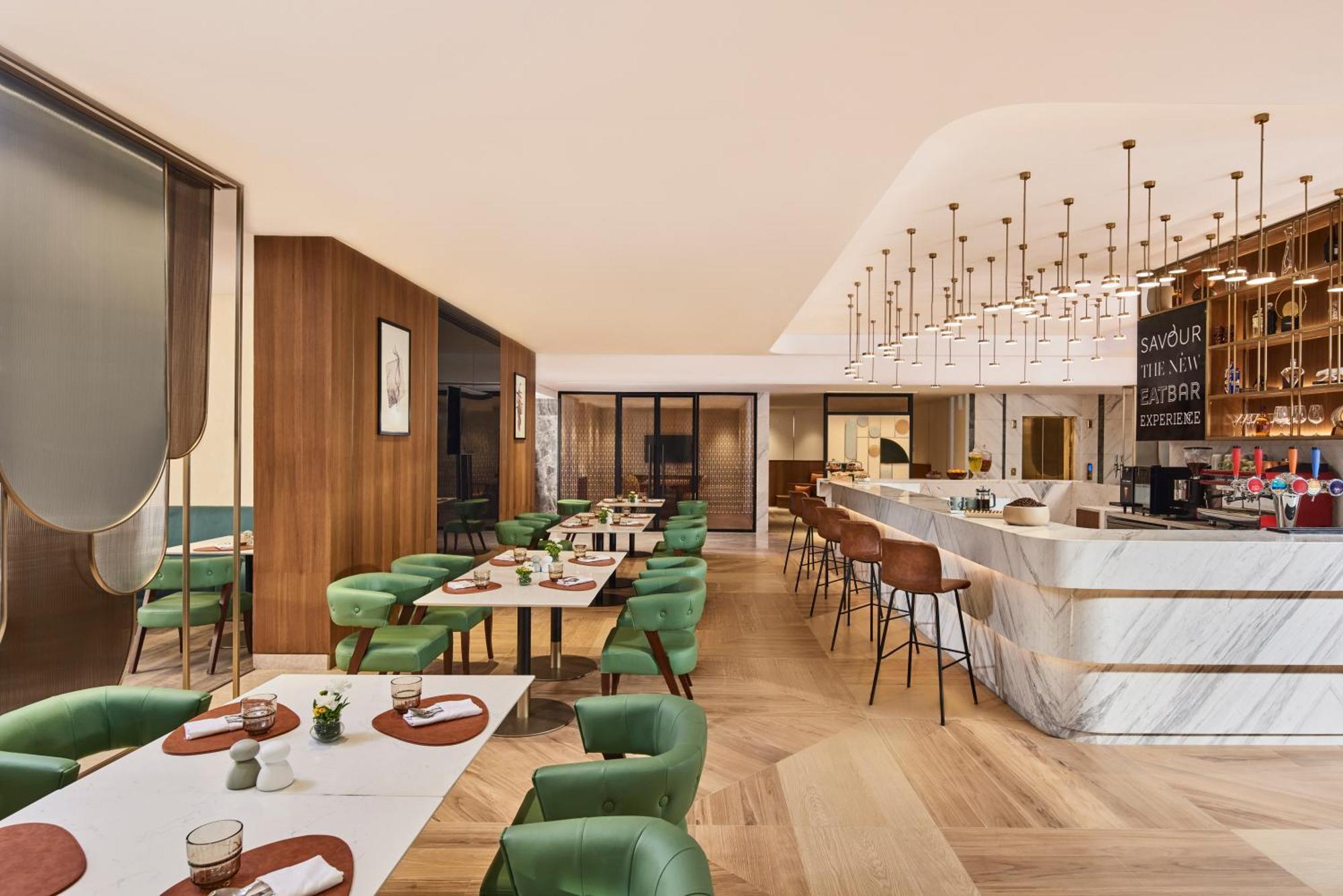 Novotel Mumbai International Airport Bagian luar foto The Lounge at London Heathrow Airport