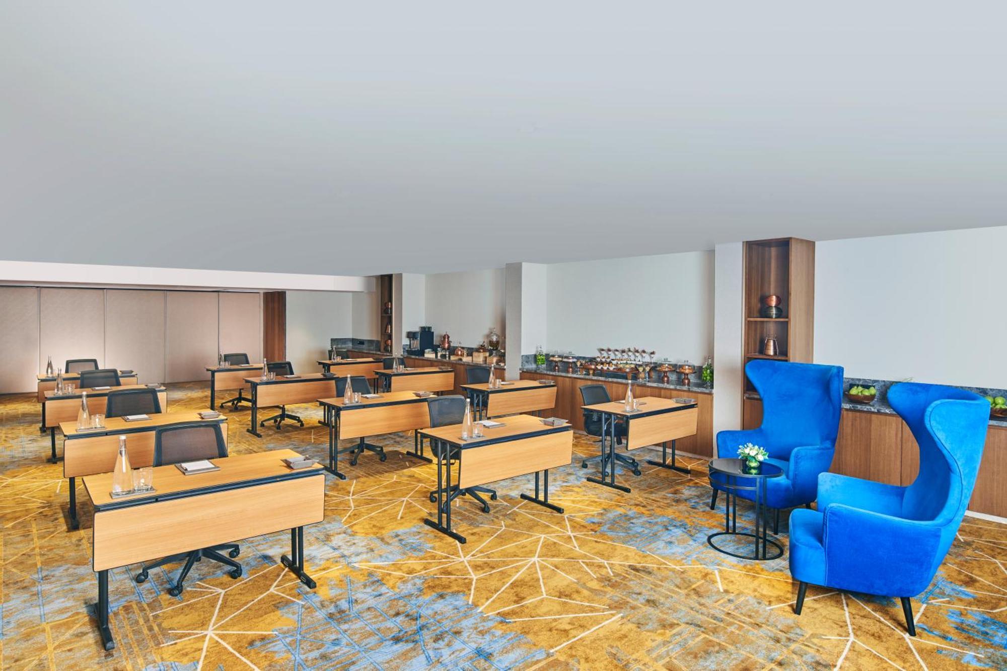 Novotel Mumbai International Airport Bagian luar foto Meeting room