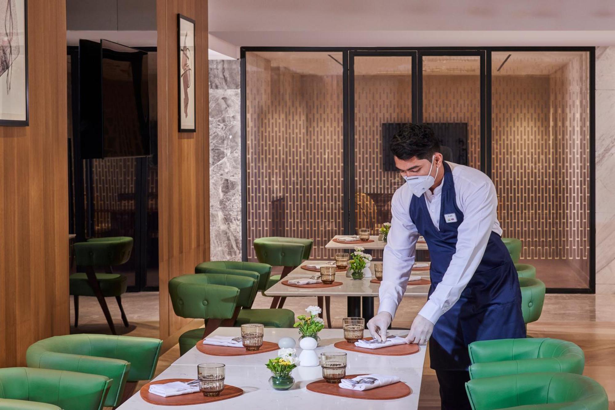 Novotel Mumbai International Airport Bagian luar foto A restaurant in India